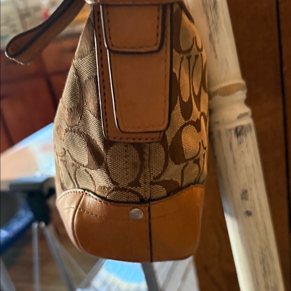 Coach Tan and Brown Signature Shoulder Bag Y2K - Picture 3 of 16